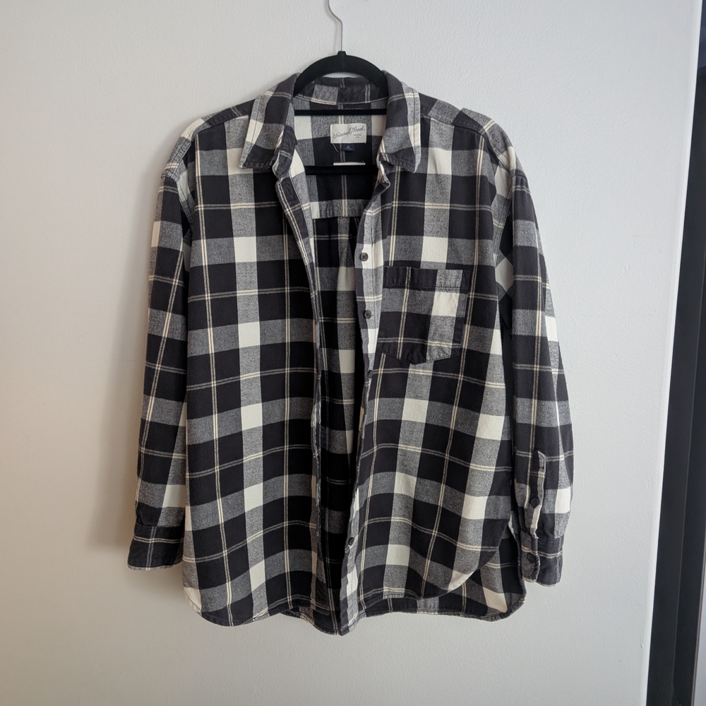 Universal Thread Black and White Plaid Oversized Button-Up Shirt Medium Thick